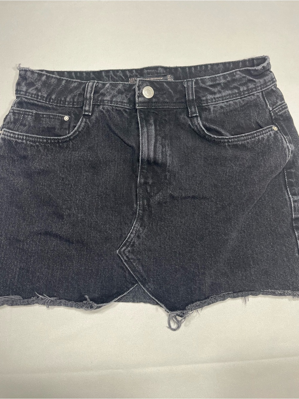 Zara Trafaluc Black Denim Mini Skirt Raw Hem Women’s Medium USA M